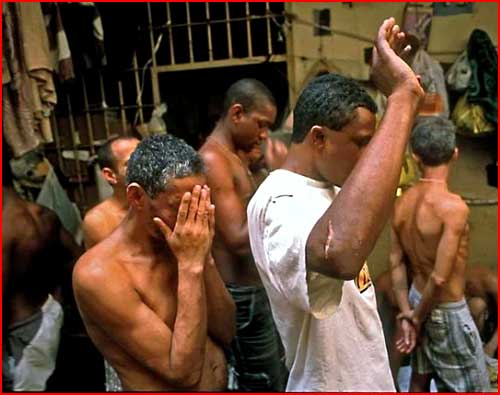 שני בתי כלא: ברזילאי ונורווגי