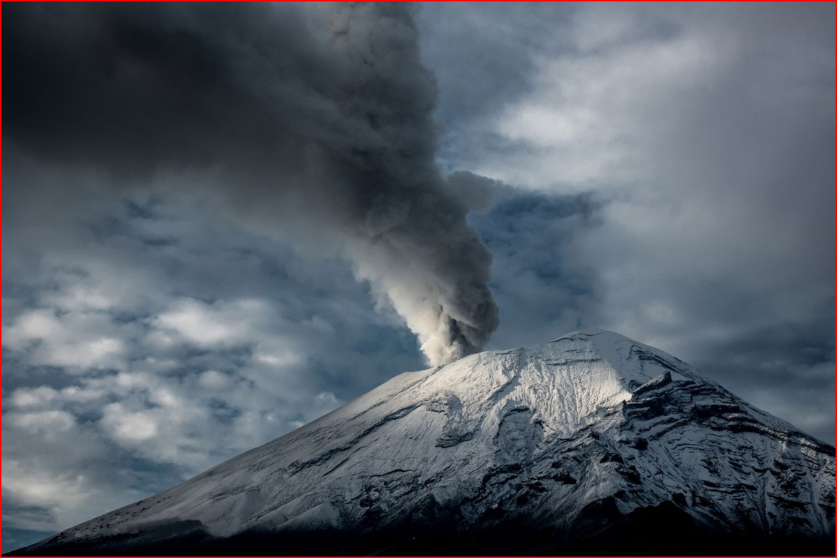 תמונות מדהימות של הרי געש מאת אריק גומז טוצ’ימני