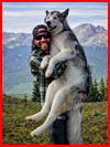 קלי לאנד (Kelly Lund) מטייל עם הכלב שלו